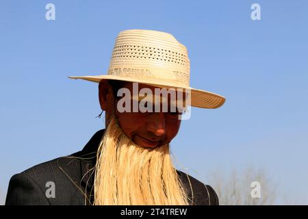 Luannan County – 19. Februar: Traditionelle chinesische Yangko-Volkstanz-Aufführung auf der Straße, am 19. Februar 2016 im Luannan County, hebei Provin Stockfoto