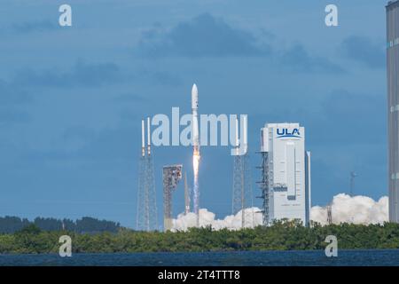 Einführung VON ULA Atlas V Amazon Kupier Stockfoto