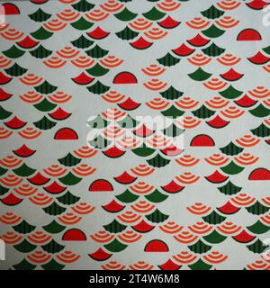 Moderne japanische Sommermuster mit Wassermelonen und Wellen Stockfoto