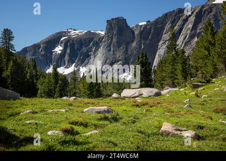 WY05568-00...WYOMING - der Monolith von Bear Lakes in der Agie Popo Wilderness Area in der Wind River Range. Stockfoto