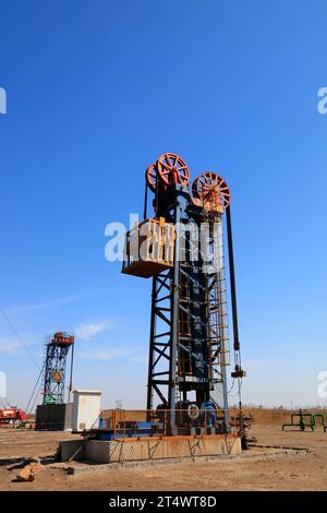 Turmpumpe im Ölfeld, china Stockfoto