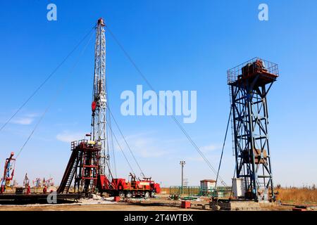 Turmpumpe im Ölfeld, china Stockfoto