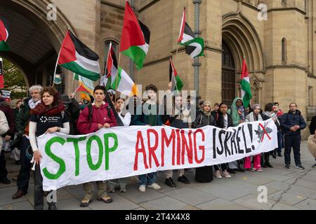 University of Manchester. Protest gegen den Völkermord in Gaza, Palästina und das Graphene-Institut. Bannertext Hör auf, Israel zu bewaffnen. Whitworth Building, Oxford Stockfoto