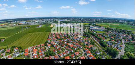 Aus der Vogelperspektive nach Buxheim, einem Dorf bei Memmingen in der Donau-Iller-Region im bayerischen Teil des oberschwabens Stockfoto