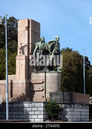 MESSINA, SIZILIEN, ITALIEN - 15. SEPTEMBER 2023: Nahaufnahme des Monumento ai Caduti della Prima Guerra Mo Stockfoto