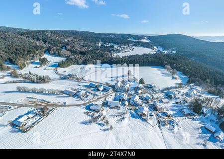 Winterlicher Blick auf Greising, eine Ortschaft von Deggendorf im Bayerischen Wald in Niederbayern Stockfoto