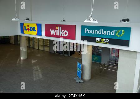 LONDON, 30. OKTOBER 2023: Inside the Oaks Shopping Centre in Acton, W3 West London Stockfoto