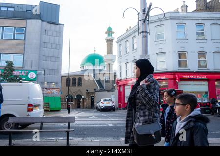 LONDON, 30. OKTOBER 2023: U-Bahn-Station West Acton in W3 West London an der Circle Line Stockfoto