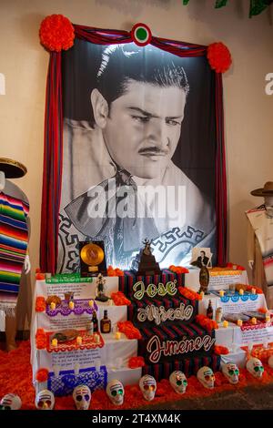 Tag der Toten Ofrenda feiert Jose Alfredo Jimenez im Bazar Sabado in Mexiko-Stadt, Mexiko Stockfoto