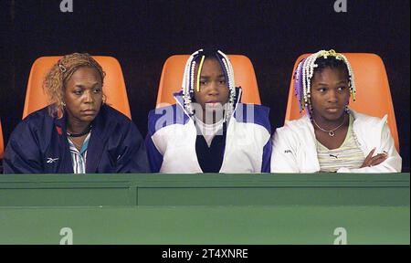 Tennis Gand Prix Filderstadt 1998 von links Mutter Oracene Williams , Venus und Serena Williams Stockfoto