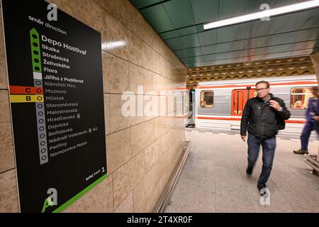 Prag, Tschechische Republik. November 2023. Die rekonstruierte U-Bahn-Station Jiriho z Podebrad wurde am 2. November 2023 in Prag in Betrieb genommen. Quelle: VIT Simanek/CTK Photo/Alamy Live News Stockfoto