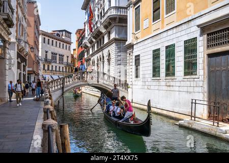 Ponte Tron oder Ponte de la Piavola am Rio Orseolo o del Coval in Venedig, Region Veneto, Italien Stockfoto