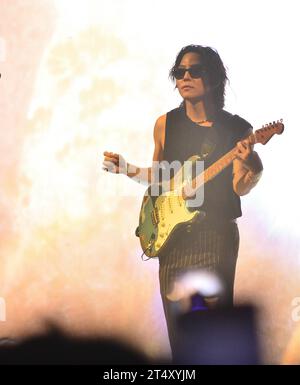 MIAMI, FLORIDA - OKTOBER 31: Kim Woo-sang von der koreanischen Indie-Rock-Band THE ROSE live auf der Bühne der Dawn to Dusk Tour im James L. Knight Center am 31. Oktober 2023 in Miami, Florida. Copyright: Xmpi10x Credit: Imago/Alamy Live News Stockfoto