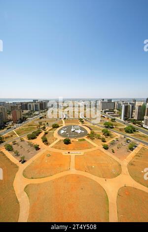 Stadtblick Brasilia vom Fernsehturm, Nationalkongress im hinteren Teil, Distrito Federal, Brasilien Stockfoto
