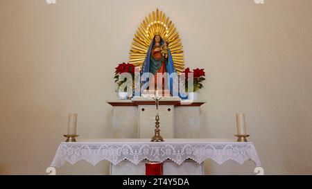 Kirche, Altar, Statue der heiligen, Madonna di Porto Salvo, Santuario Della Madonna di Porto Salvo, Insel Lampedusa, Provinz Agrigento, pelagische Inseln Stockfoto