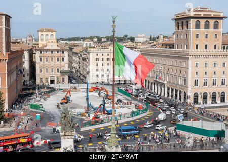 Rom, Italien. 30. Oktober 2023. Allgemeiner Blick auf die Piazza Venezia von oben auf die Terrassen von Vittoriano. (Credit Image: © Stefano Costantino/SOPA Images via ZUMA Press Wire) NUR REDAKTIONELLE VERWENDUNG! Nicht für kommerzielle ZWECKE! Stockfoto