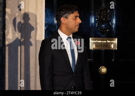 London, Großbritannien. November 2023. Der britische Premierminister Rishi Sunak begrüßt den Vizepräsidenten der Vereinigten Staaten Kamala Harris in der Londoner Downing Street. Quelle: SOPA Images Limited/Alamy Live News Stockfoto