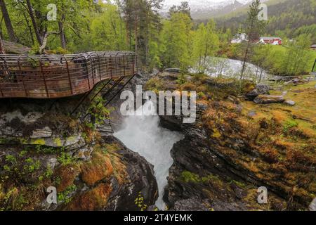 Gudbrandsjuvet ist eine Flussschlucht im Fluss Valldoela in der Gemeinde Fjord (früher Norddal) in Sunnmoere, Norwegen. Stockfoto
