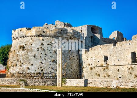 Bollwerk des Schlosses von Monte Sant'Angelo, Italien Stockfoto