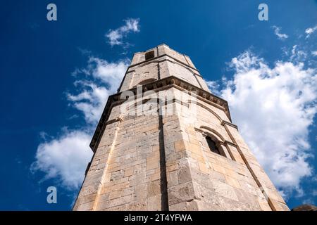 Glockenturm des Heiligtums des Heiligen Erzengels Michael, Monte Sant'Angelo, Italien Stockfoto