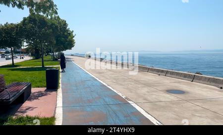 Radweg und Wanderweg in Dragos, Maltepe Coast in Istanbul, Türkei. Stockfoto