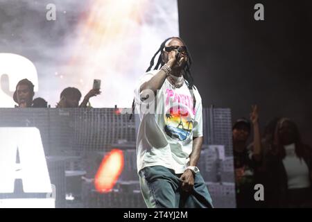 Atlanta, Usa. Oktober 2023. Hip Hop Artist 2 Chainz tritt während des DJ Drama Gangsta Grillz auf der Bühne des Sprite Hip Hop 50 auf, während des One Musicfests, das am 29. Oktober 2023 im Piedmont Park in Atlanta, Georgia stattfindet. (Foto: Jay Wiggins/SIPA USA) Credit: SIPA USA/Alamy Live News Stockfoto