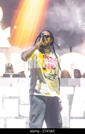 Atlanta, Usa. Oktober 2023. Hip Hop Artist 2 Chainz tritt während des DJ Drama Gangsta Grillz auf der Bühne des Sprite Hip Hop 50 auf, während des One Musicfests, das am 29. Oktober 2023 im Piedmont Park in Atlanta, Georgia stattfindet. (Foto: Jay Wiggins/SIPA USA) Credit: SIPA USA/Alamy Live News Stockfoto