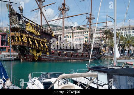 Neptun-Statue, Nachbildung von Vascello Neptun, Porto Antico, Hauptstadt der Region Ligurien, Genua, Region Ligurien, Italien Stockfoto