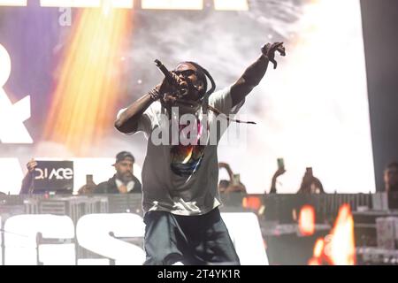 Atlanta, Usa. Oktober 2023. Hip Hop Artist 2 Chainz tritt während des DJ Drama Gangsta Grillz auf der Bühne des Sprite Hip Hop 50 auf, während des One Musicfests, das am 29. Oktober 2023 im Piedmont Park in Atlanta, Georgia stattfindet. (Foto: Jay Wiggins/SIPA USA) Credit: SIPA USA/Alamy Live News Stockfoto