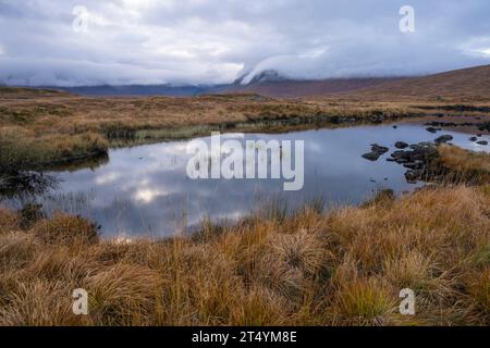 Lochan na Stainge, Blick auf Black Mount, Rannoch Moor, Highlands, Schottland Stockfoto