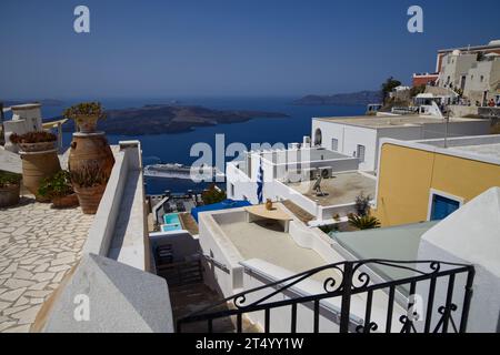 Santorini Meerblick über die Dächer Stockfoto