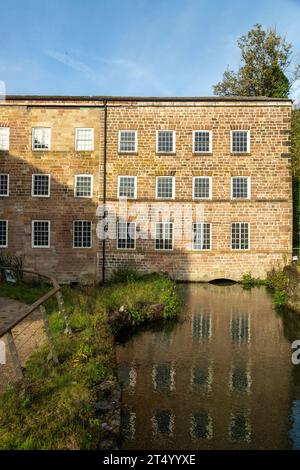 Cromford Mill die erste wasserbetriebene Baumwollspinnerei der Welt, die 1771 erbaut wurde und heute zum Weltkulturerbe gehört Stockfoto