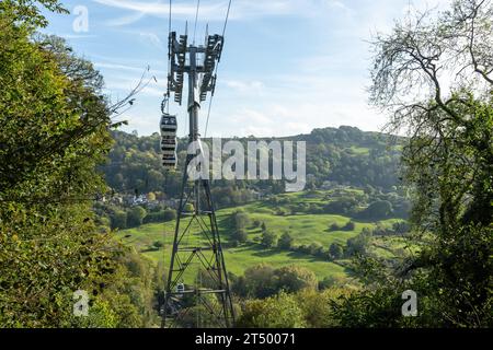 Seilbahnen, die über Kopf hängen, fahren zu den Höhen von Abraham Matlock Bath, Derbyshire, England Stockfoto