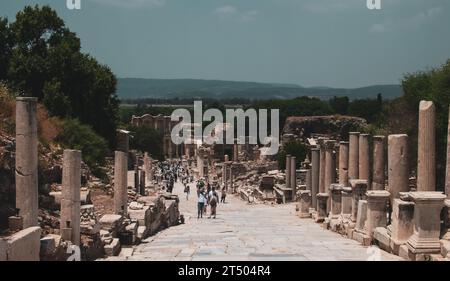 Ephesus, Izmir - 7. Juni 2019: Die Seele von Ephesus faszinierende Entdecker von oben, Bibliothek von Celsus, auf Türkisch auch „Efes Antik Kenti“ genannt Stockfoto