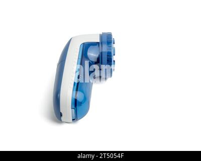 Maschine zum Schneiden von Granulaten und Entfernen von Fusseln aus Textilien. Ein Spezialgerät zum Entfernen von Fusseln und Granulaten aus Gewebe. Stockfoto