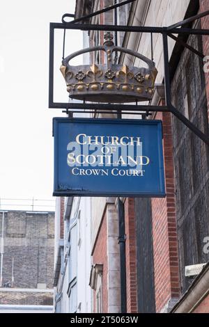 Beschilderung vor der Church of Scotland, Crown Court, Russell Street, London, WC2, England, Großbritannien Stockfoto