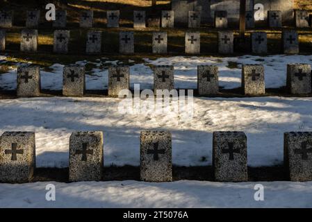 Italienische Bergstadt Breguzzo in den alpen. Adamello Brenta Park in den dolomiten in den italienischen Alpen im Trentino. Stockfoto