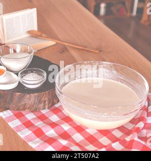 Koch-Arbeitsplatz. Zutaten für die Teigzubereitung Stockfoto