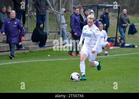 Neath, Wales. 22. Januar 2017. Stacey John-Davis von den Swansea City Ladies in Aktion während des Spiels der Swansea City Ladies und Cardiff trafen sich am 22. Januar 2017 in der Llandarcy Academy of Sport in Neath, Wales, Großbritannien. Quelle: Duncan Thomas/Majestic Media. Stockfoto