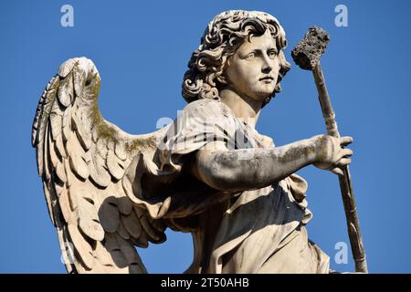 Italien, Rom, Engelsstatue auf der Sant'Angelo-Brücke, Engel mit dem Schwamm Stockfoto