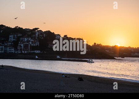 Promenade Jacques Thibaud vor dem Grande Plage Strand von Saint Jean de Luz, Fischerstadt an der Mündung des Nivelle, im Süden Stockfoto