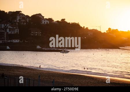 Promenade Jacques Thibaud vor dem Grande Plage Strand von Saint Jean de Luz, Fischerstadt an der Mündung des Nivelle, im Süden Stockfoto