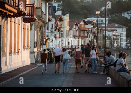 Promenade Jacques Thibaud vor dem Grande Plage Strand von Saint Jean de Luz, Fischerstadt an der Mündung des Nivelle, im Süden Stockfoto