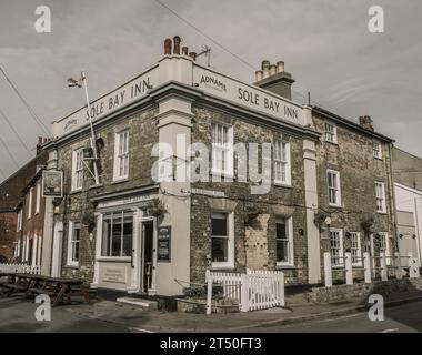 Das Bild des Bay Inn Publishauses, das von der Brauerei Adnams im Küstenort Southwold in Suffolk betrieben wird Stockfoto