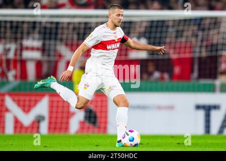 Stuttgart, Deutschland. 31. Oktober 2023. Fußball: DFB Cup, VfB Stuttgart - 1. FC Union Berlin, 2. Runde, MHPArena. Stuttgarter Waldemar Anton in Aktion. Hinweis: Tom Weller/dpa – WICHTIGER HINWEIS: gemäß den Vorgaben der DFL Deutsche Fußball Liga und des DFB Deutscher Fußball-Bund ist es verboten, im Stadion und/oder des Spiels aufgenommene Fotografien in Form von Sequenzbildern und/oder videoähnlichen Fotoserien zu verwenden oder zu verwenden./dpa/Alamy Live News Stockfoto