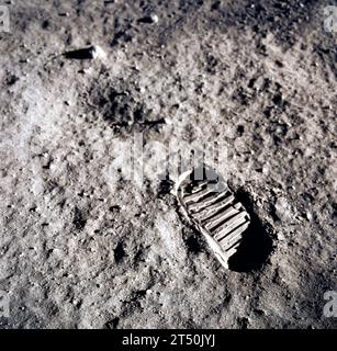 Blick auf Edwin „Buzz“ Aldrin's Bootprint auf dem Mondboden einer der ersten Fußabdrücke auf dem Mond während der Mission Apollo 11 am 20. Juli 1969 Stockfoto