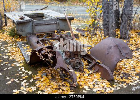 Ein alter verlassener Truck, der in der Geisterstadt Silver City nahe Kluane Lake im Kluane National Park and Reserve, Yukon, Kanada, gefunden wurde. Stockfoto