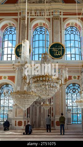 Istanbul, Türkei, innerhalb der Ortaköy-Moschee oder der Ortaköy-Moschee (Türkei, Ortaköy Camii, Büyük Mecidiye Camii), nur redaktionell. Stockfoto