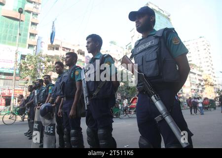 Dhaka Bangladesch 02November2023, das Büro der BNP in Nayapaltan blieb am dritten Tag der dreitägigen landesweiten Blockade der Partei heute mit gesperrt Stockfoto