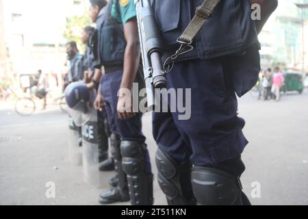 Dhaka Bangladesch 02November2023, das Büro der BNP in Nayapaltan blieb am dritten Tag der dreitägigen landesweiten Blockade der Partei heute mit gesperrt Stockfoto